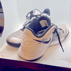 Nike men Kyrie flytraps
